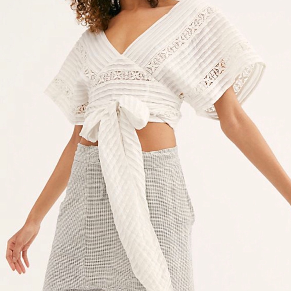 🐮❤️FREE PEOPLE WHITE WRAP SHIRT